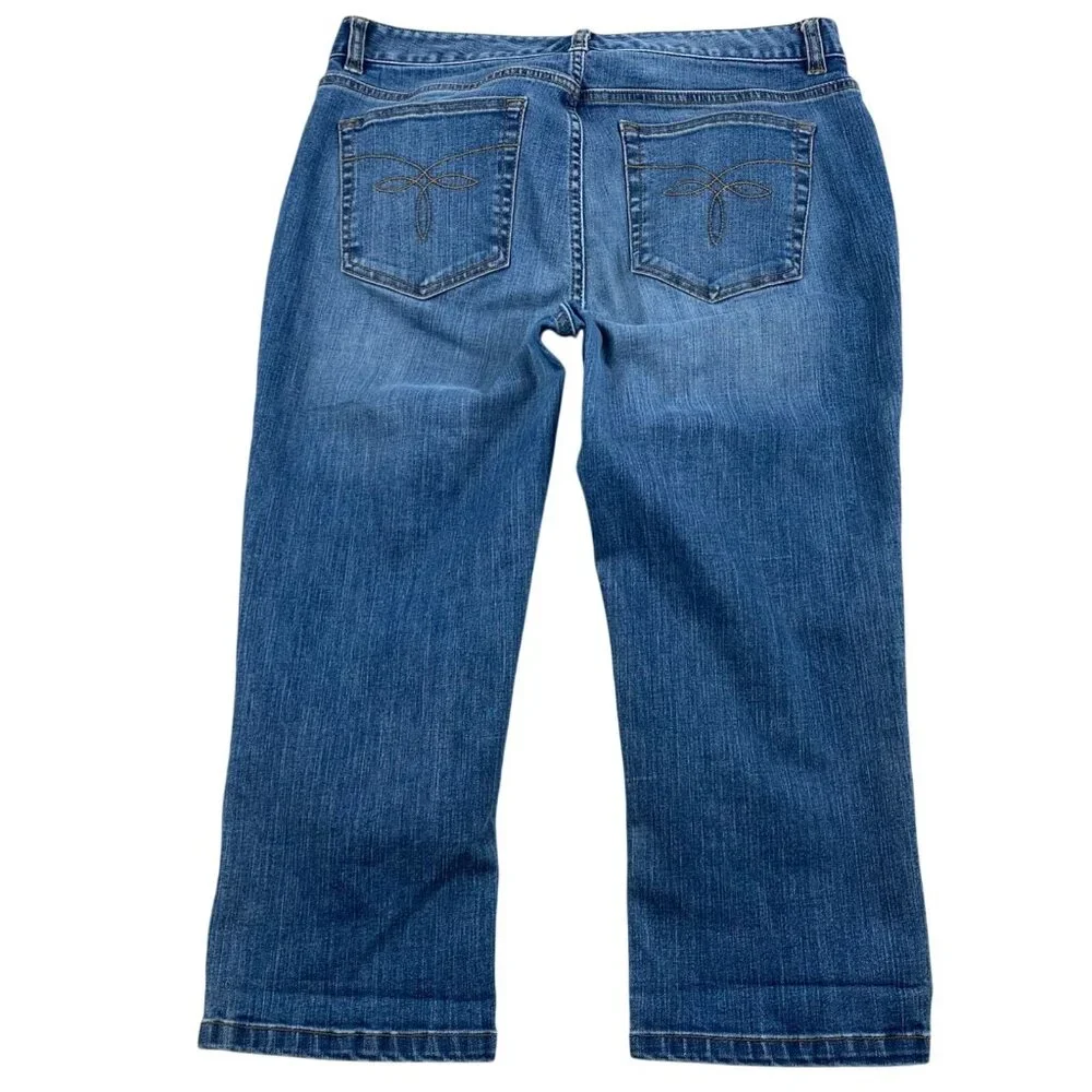Chaps Womens Capri Jeans Size 8 Blue Denim Classic Fit Cotton Blend Straight Leg - Picture 2 of 15
